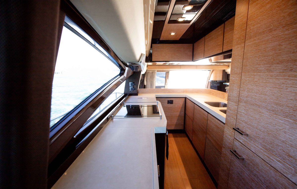 2015 AZIMUT 70 FLYBRIDGE 10
