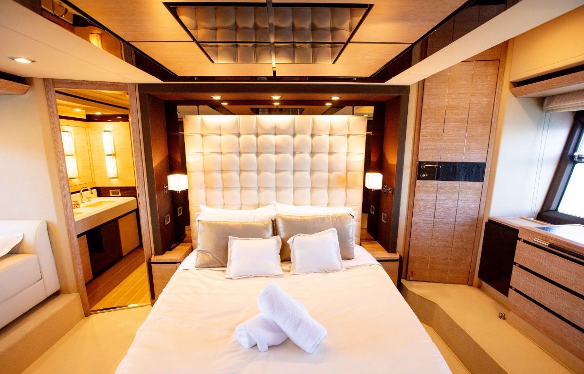 2015 AZIMUT 70 FLYBRIDGE 11