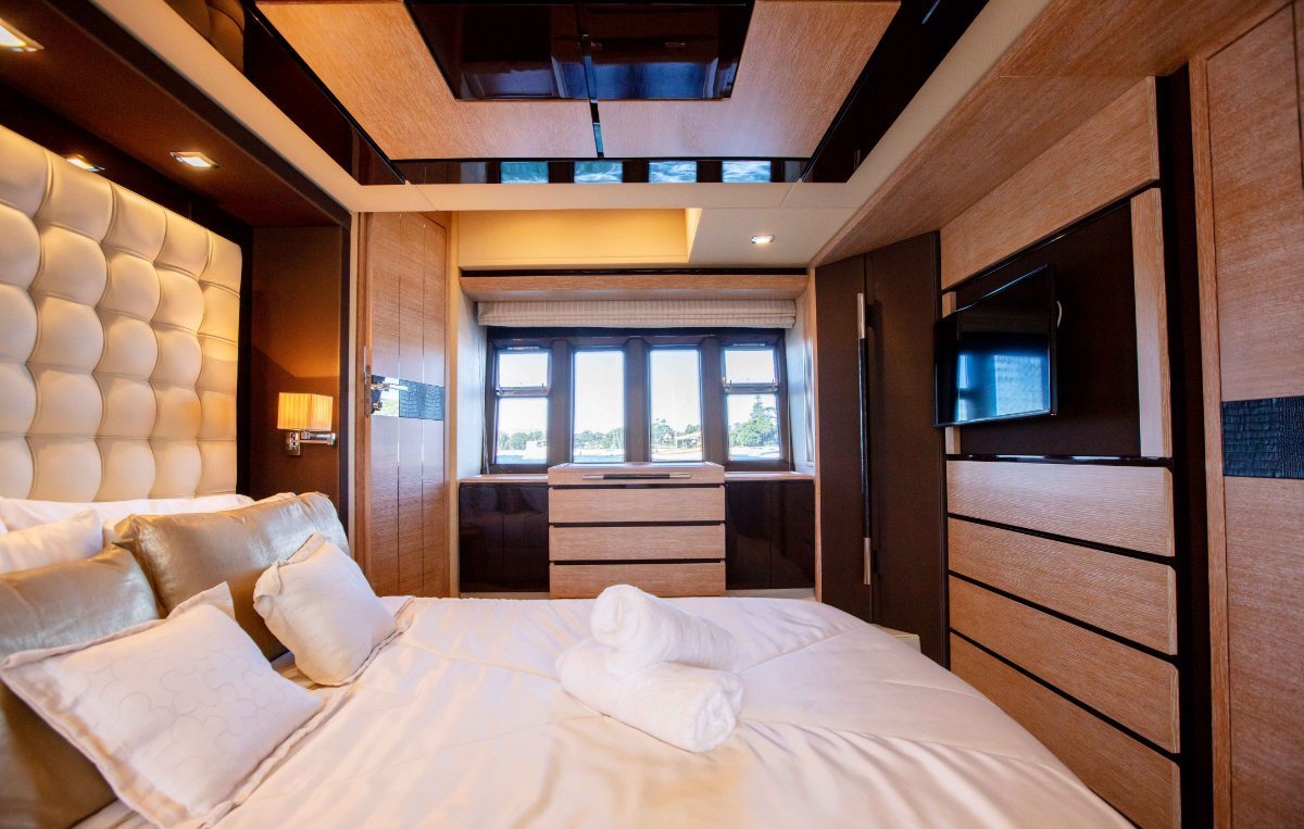 2015 AZIMUT 70 FLYBRIDGE 14