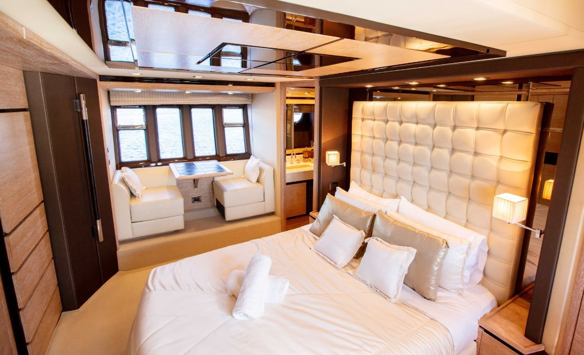 2015 AZIMUT 70 FLYBRIDGE 16