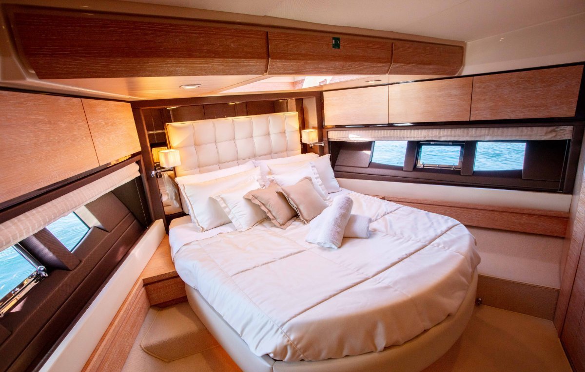 2015 AZIMUT 70 FLYBRIDGE 17
