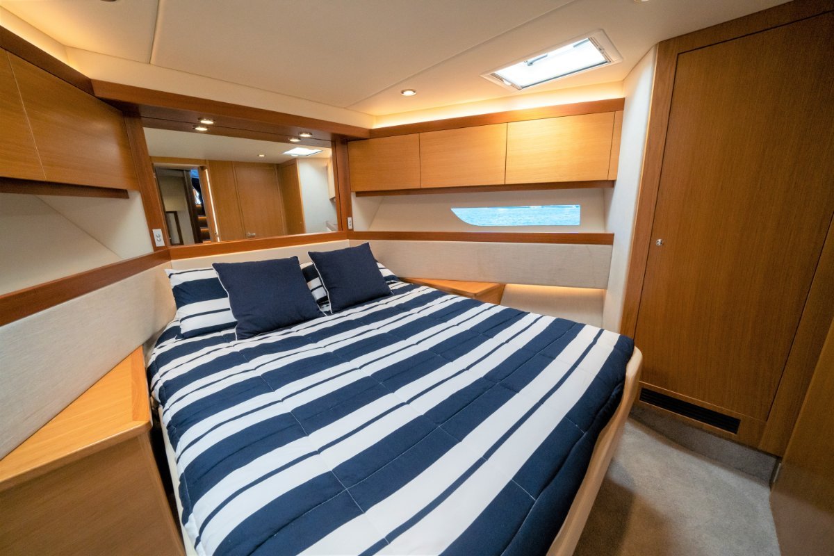 2016 RIVIERA 52 ENCLOSED FLYBRIDGE 14