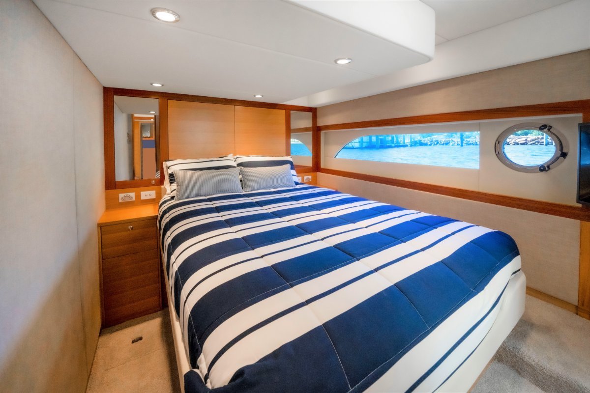 2016 RIVIERA 52 ENCLOSED FLYBRIDGE 15