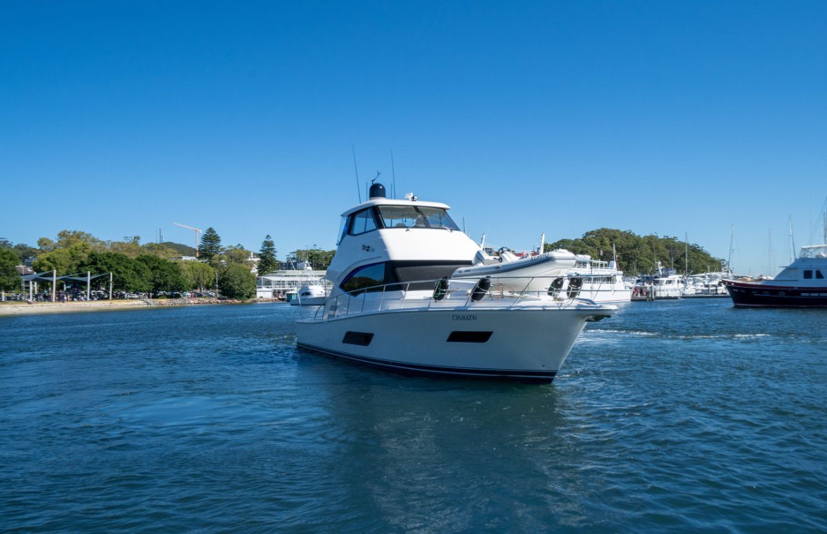 2016 RIVIERA 52 ENCLOSED FLYBRIDGE 19