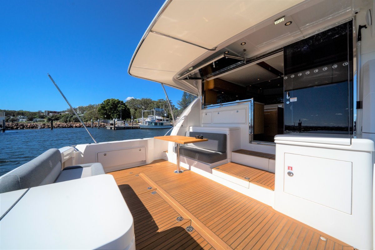 2016 RIVIERA 52 ENCLOSED FLYBRIDGE 3