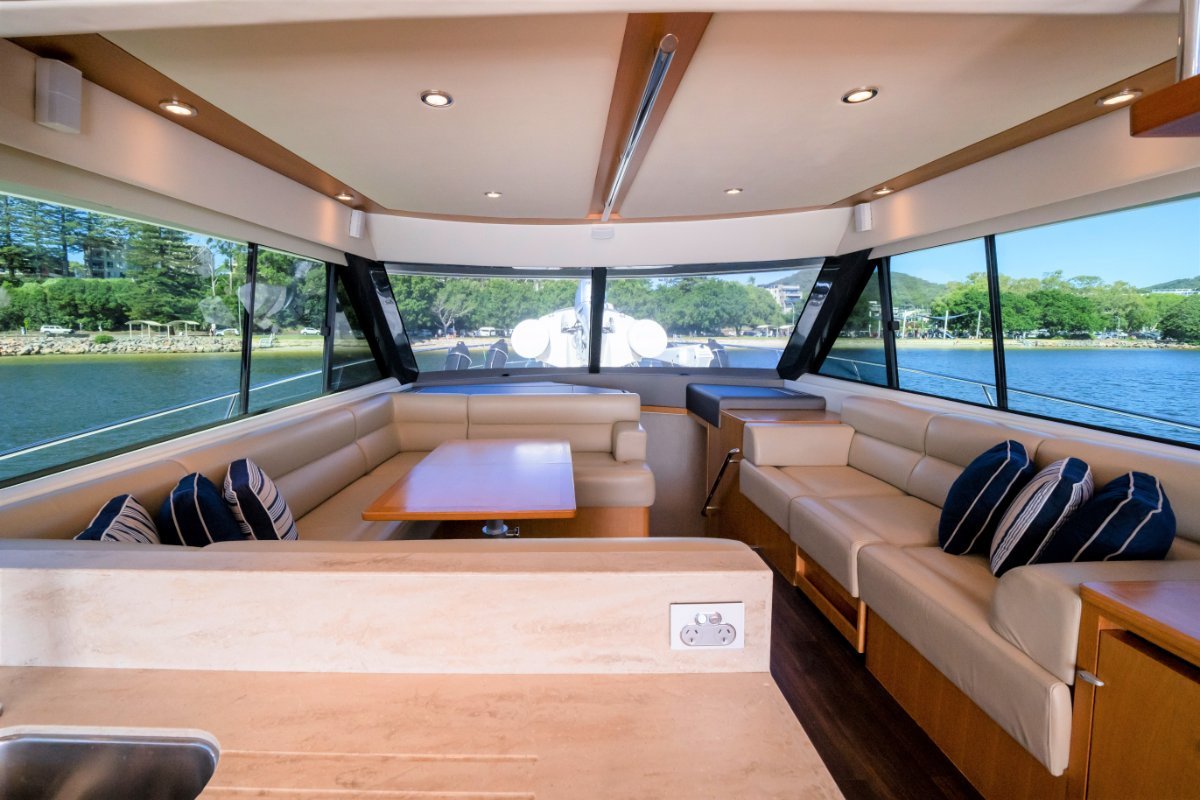 2016 RIVIERA 52 ENCLOSED FLYBRIDGE 5