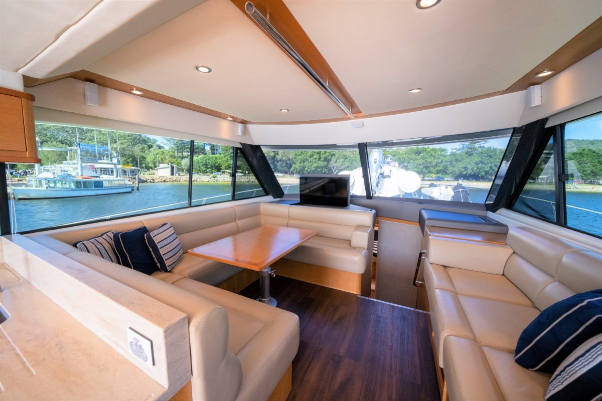 2016 RIVIERA 52 ENCLOSED FLYBRIDGE 6