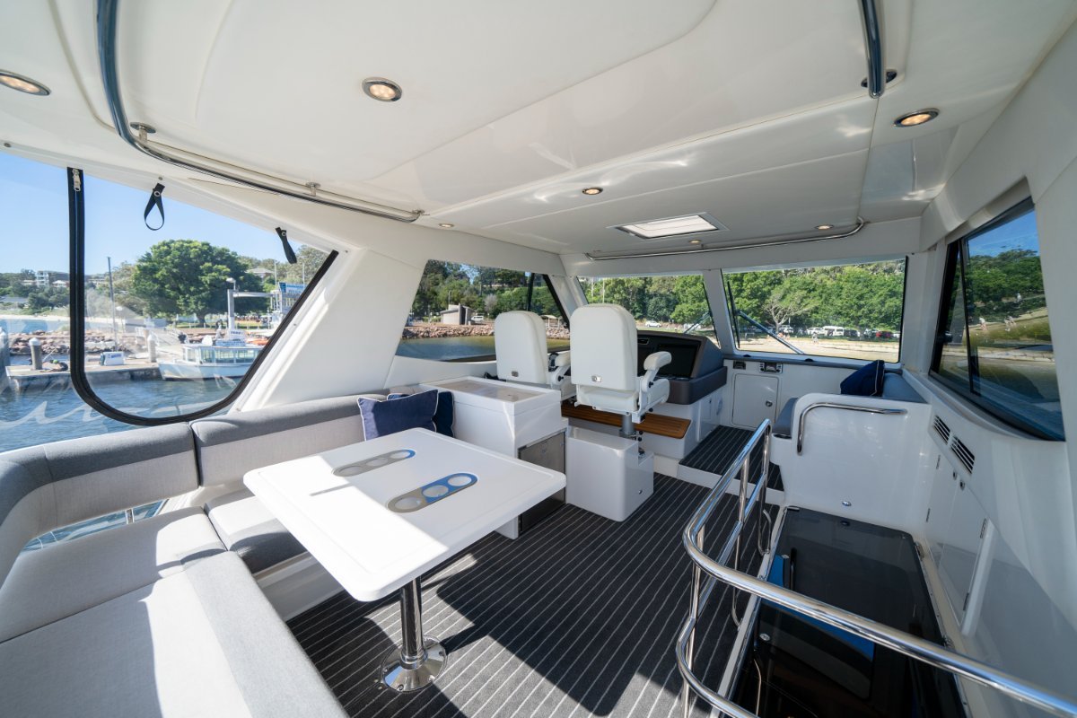 2016 RIVIERA 52 ENCLOSED FLYBRIDGE 7