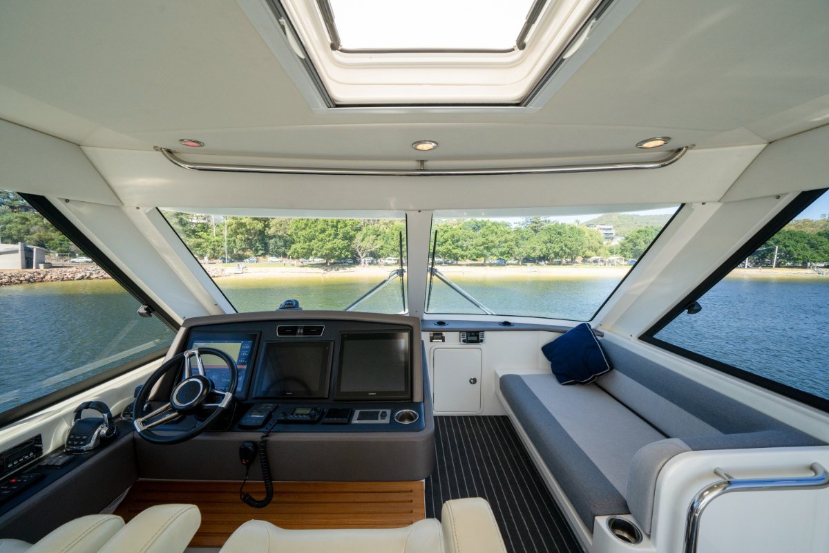 2016 RIVIERA 52 ENCLOSED FLYBRIDGE 9