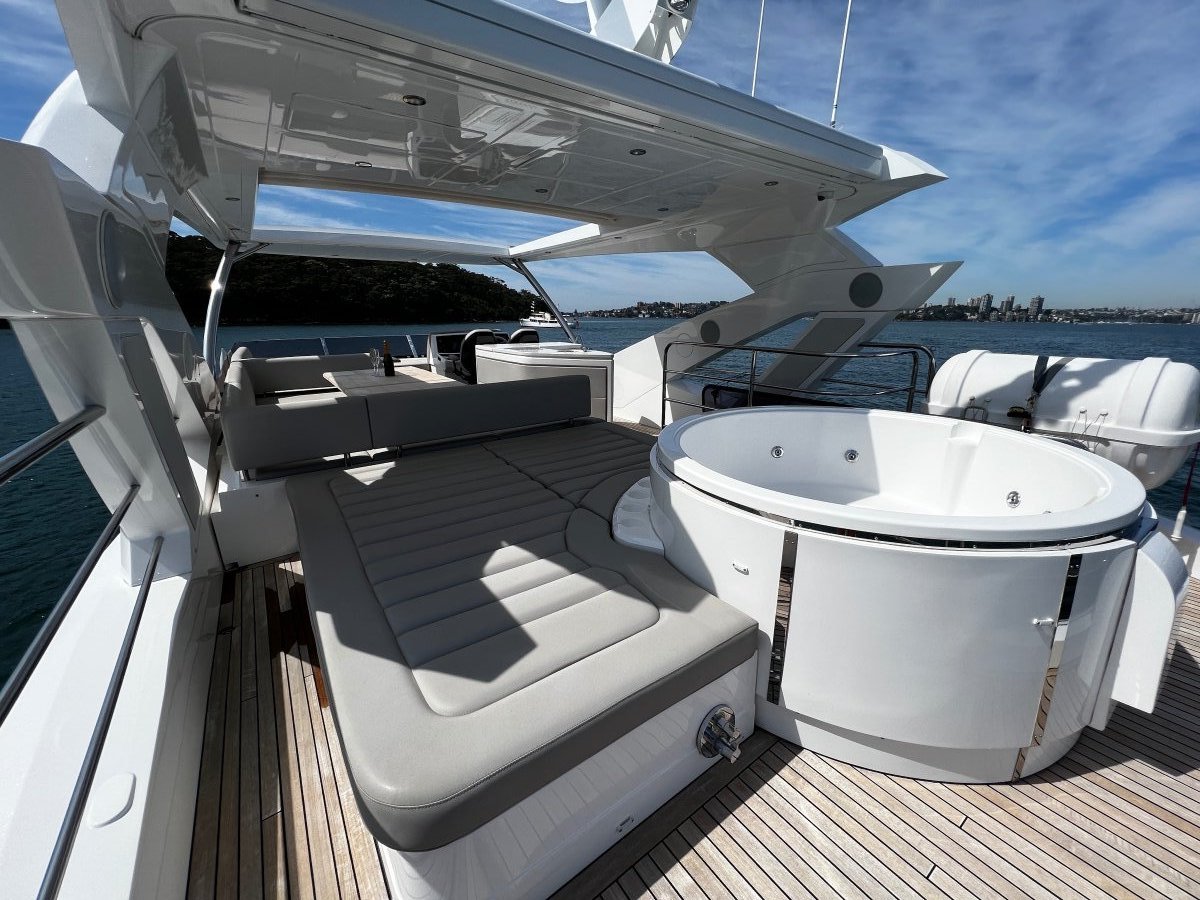 2018 SUNSEEKER YACHT 76 11