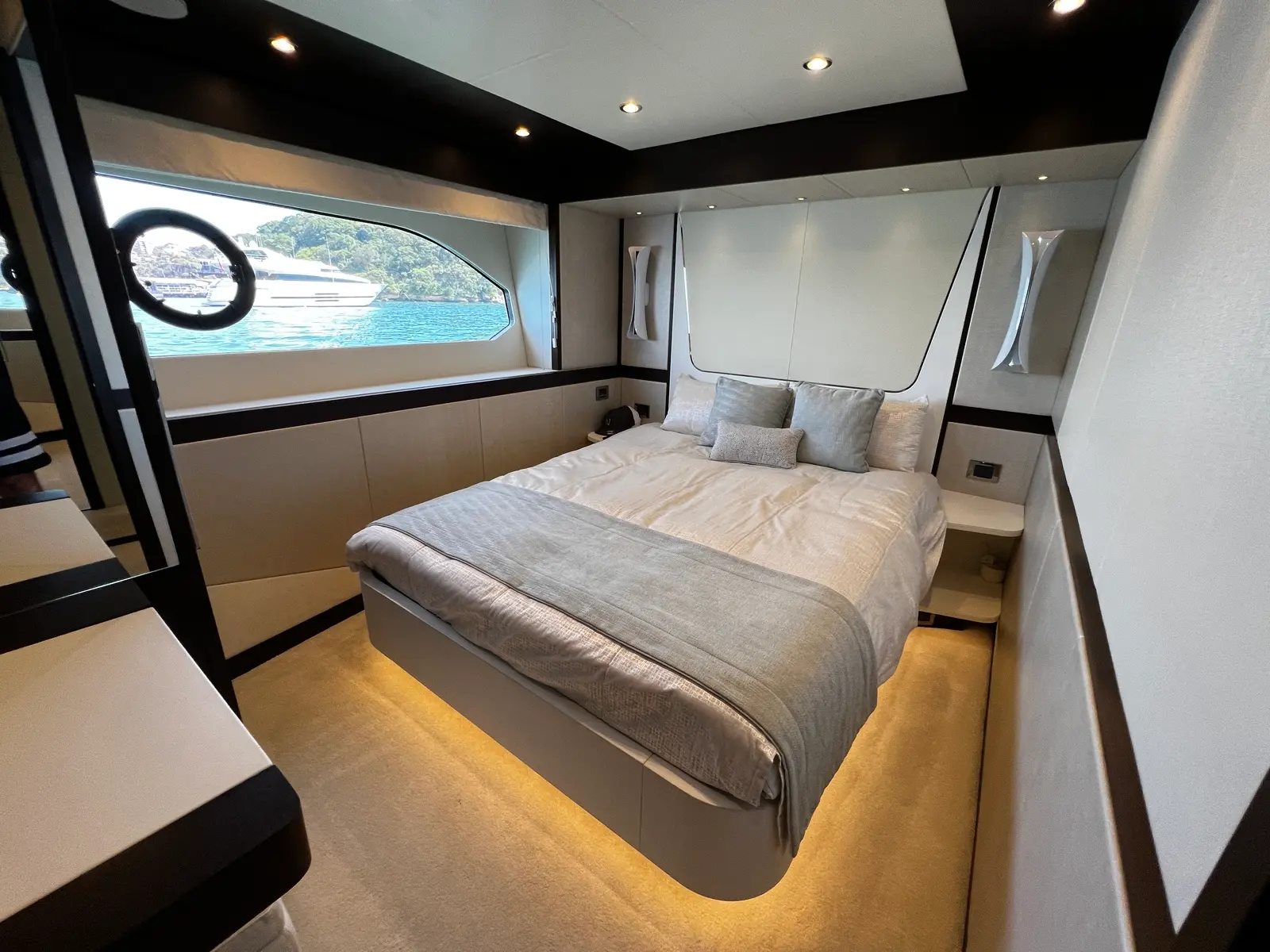 2018 Sunseeker 76 Yacht 12