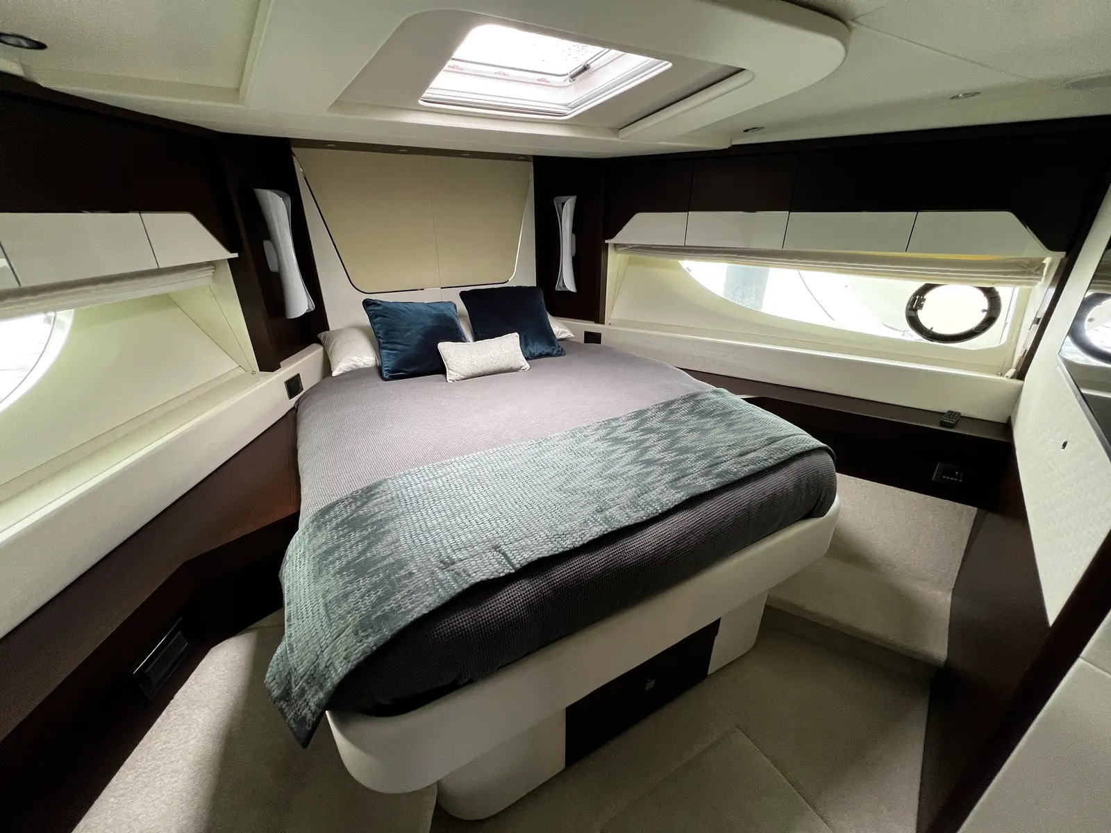 2018 Sunseeker 76 Yacht 14