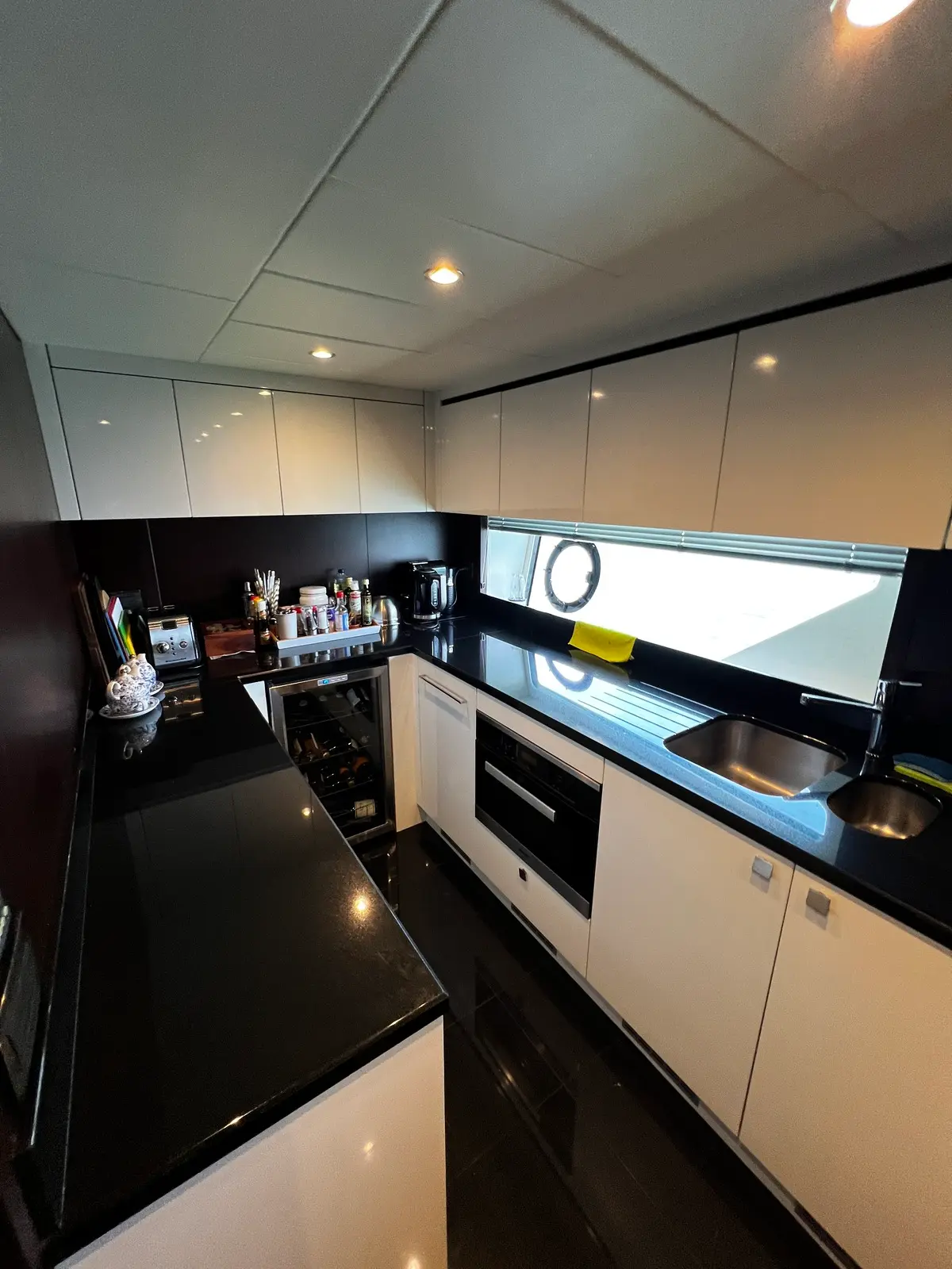 2018 Sunseeker 76 Yacht 15