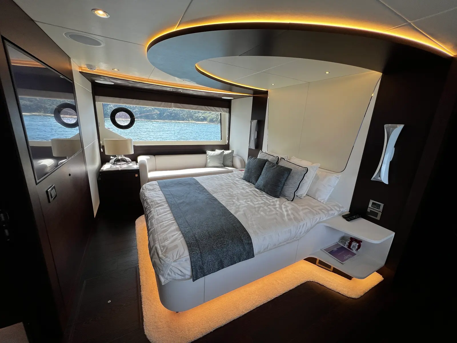 2018 Sunseeker 76 Yacht 9