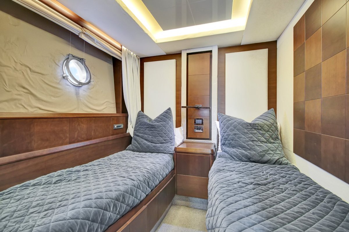 2006 Azimut 75 Flybridge Boat For Sale Sydney 14