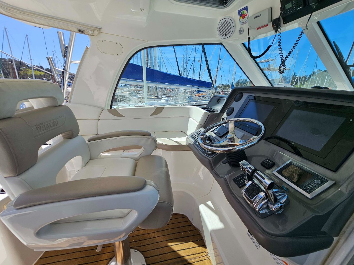 2009 Boston Whaler 345 Conquest Reel Gamer 15