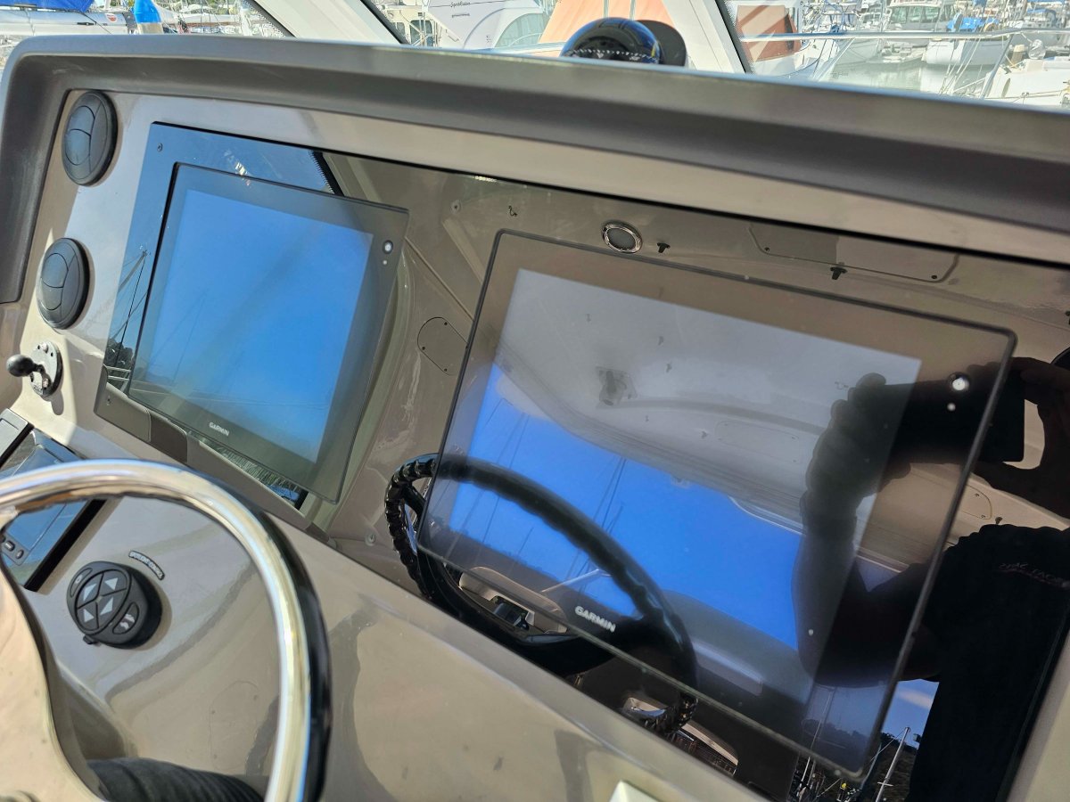 2009 Boston Whaler 345 Conquest Reel Gamer 17