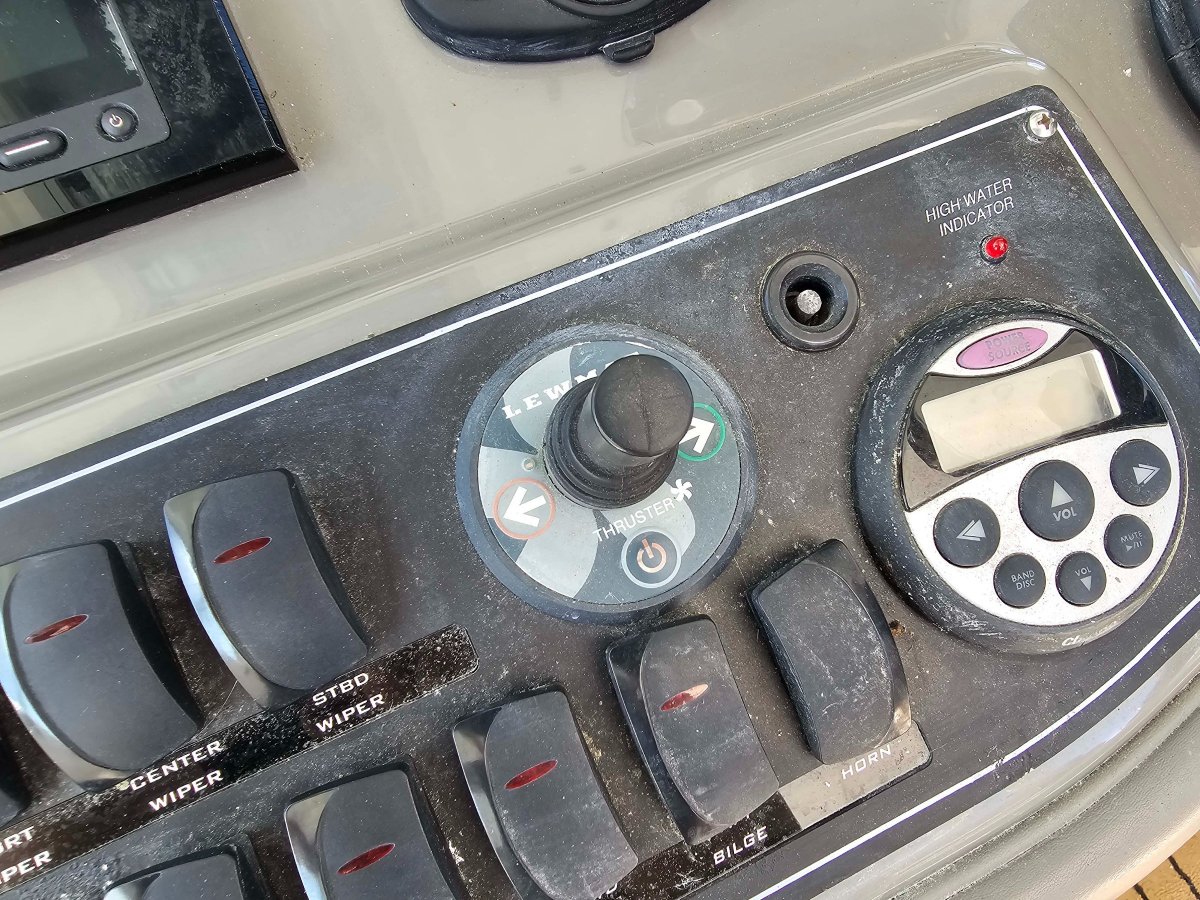2009 Boston Whaler 345 Conquest Reel Gamer 29