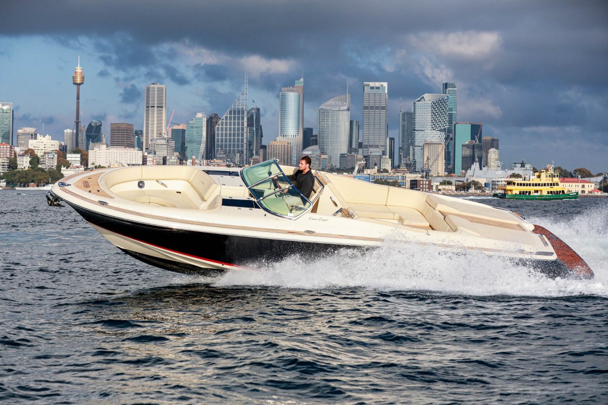 2015 CHRIS CRAFT LAUNCH 32 Boat For Sale 2