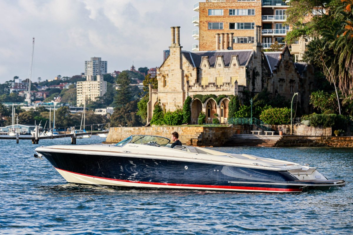 2015 CHRIS CRAFT LAUNCH 32 Boat For Sale 3