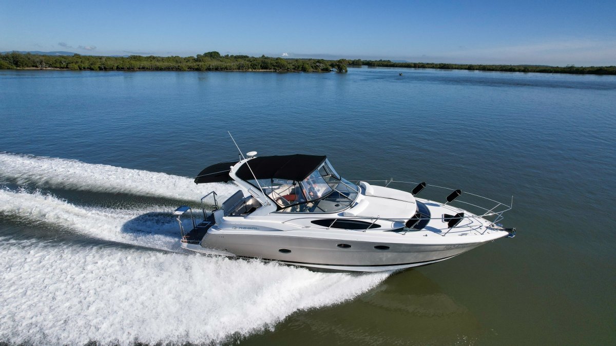 2009 Regal 3360 Window Express Boat For Sale 10
