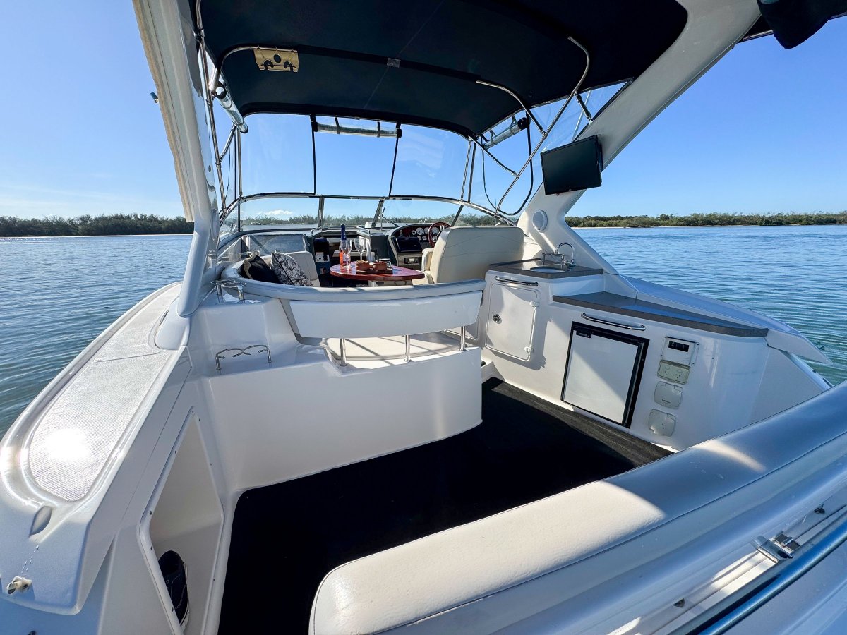 2009 Regal 3360 Window Express Boat For Sale 12