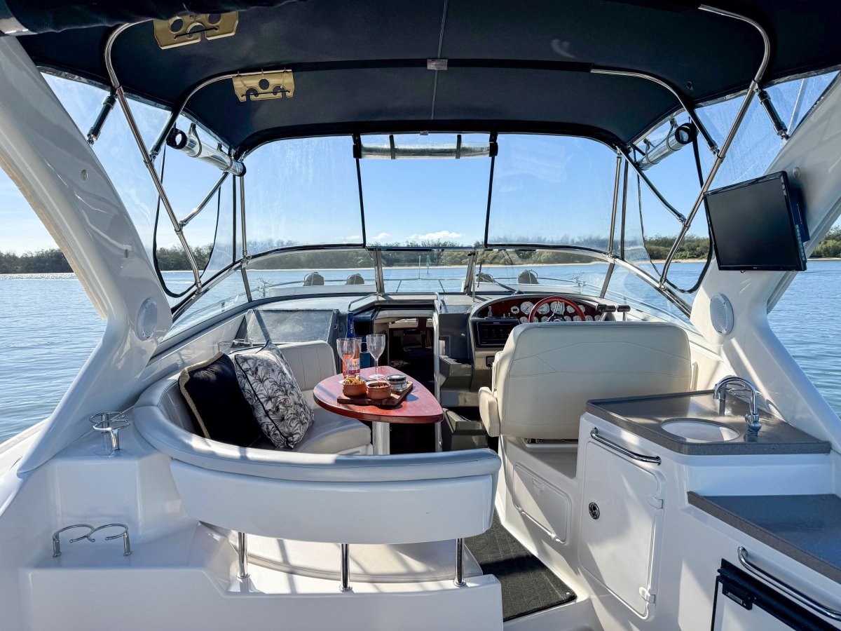 2009 Regal 3360 Window Express Boat For Sale 14