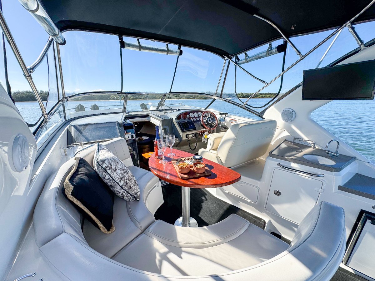 2009 Regal 3360 Window Express Boat For Sale 15