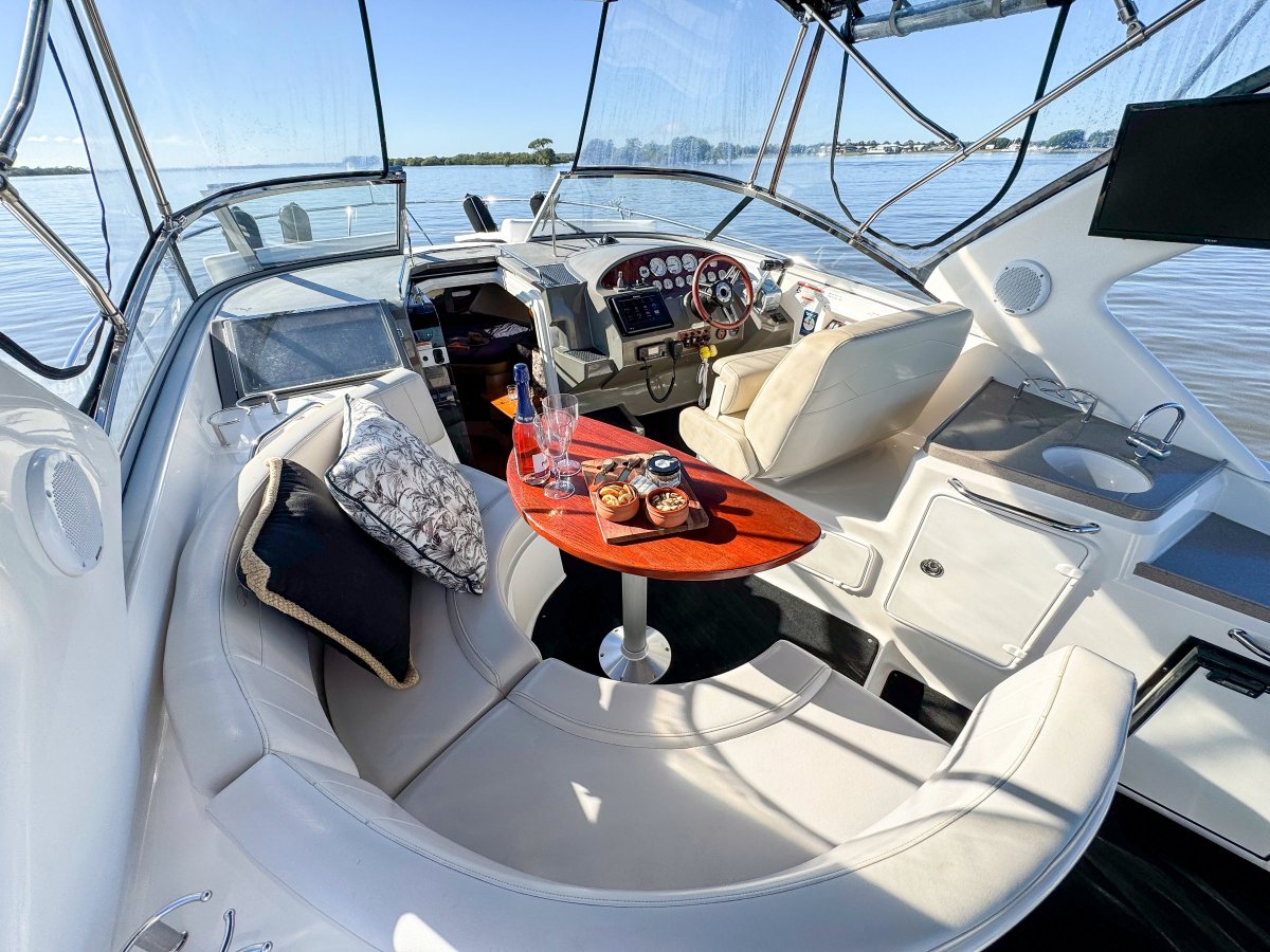 2009 Regal 3360 Window Express Boat For Sale 16