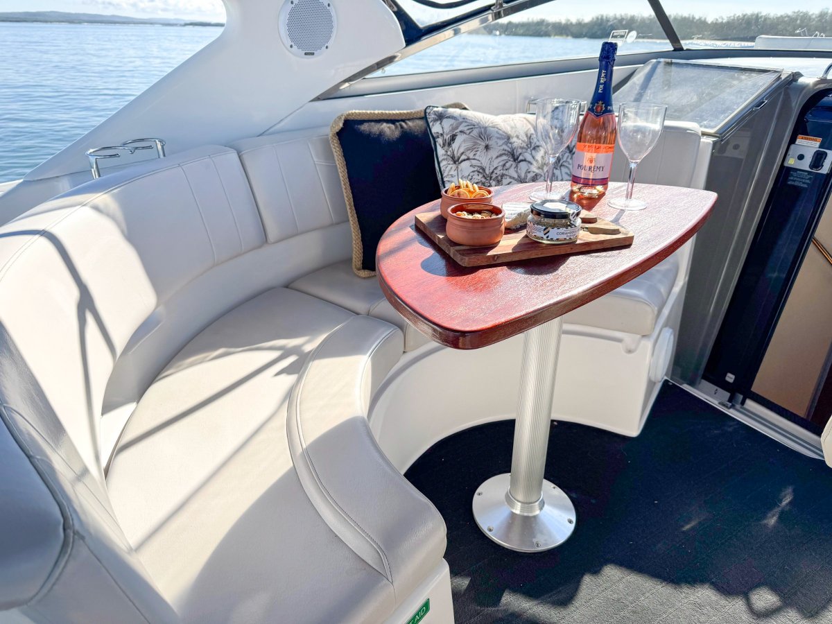 2009 Regal 3360 Window Express Boat For Sale 19