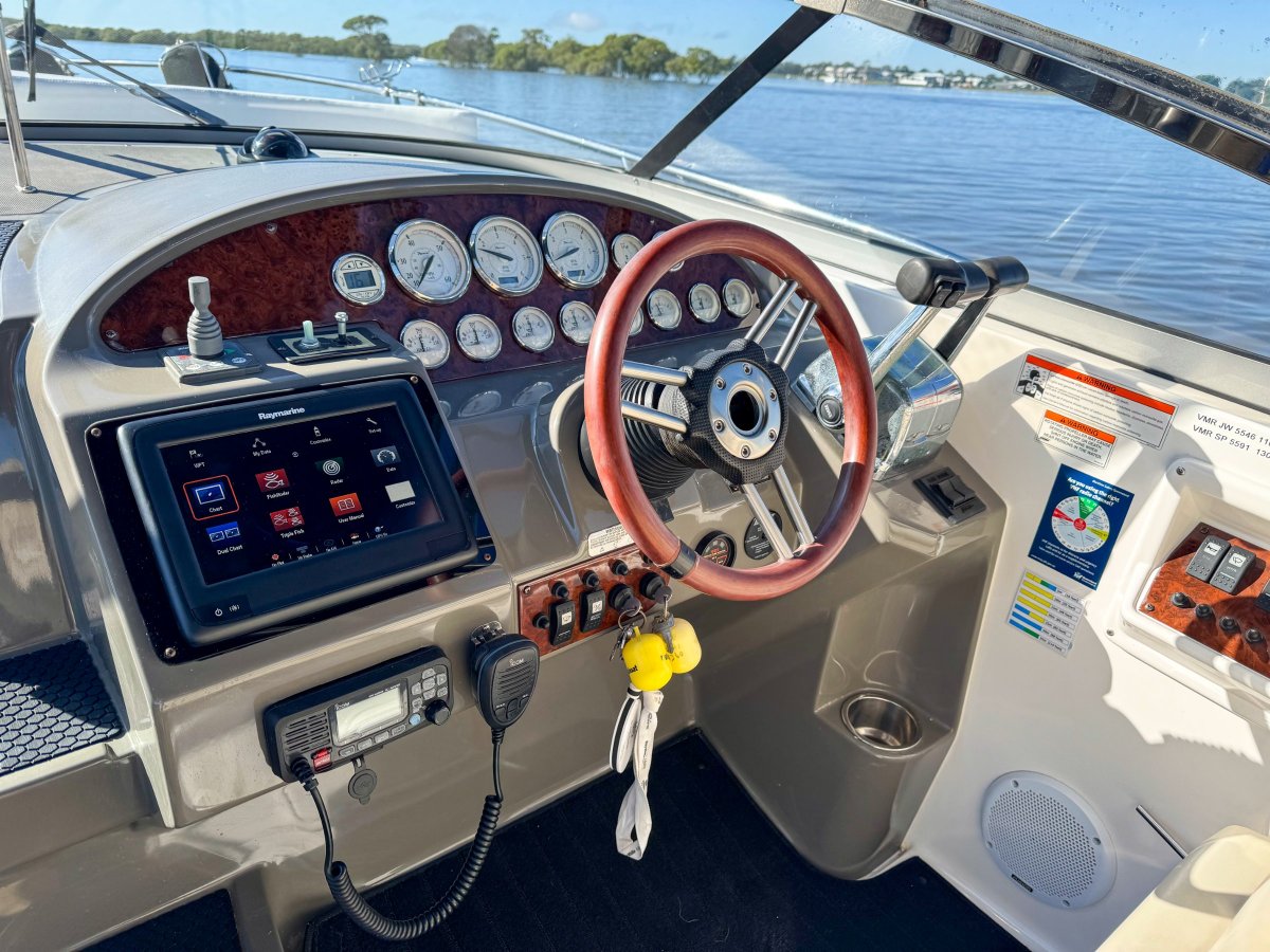 2009 Regal 3360 Window Express Boat For Sale 21