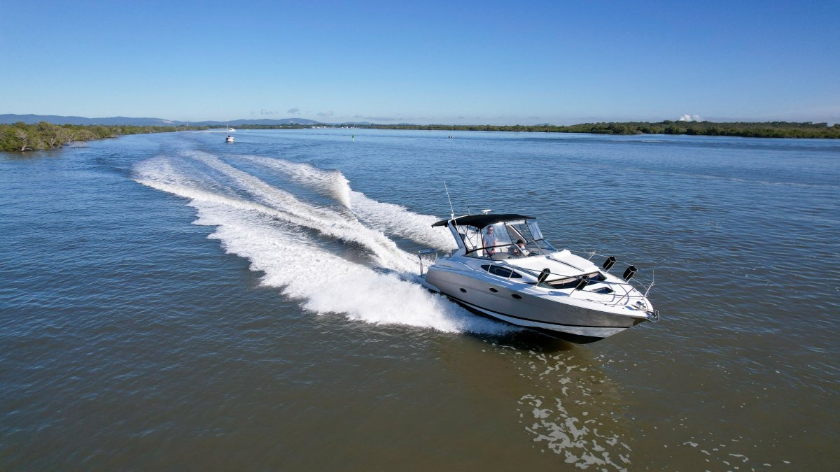2009 Regal 3360 Window Express Boat For Sale 26