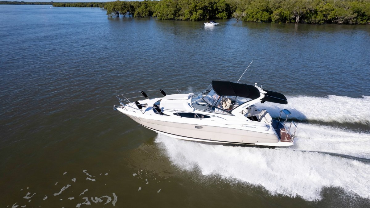 2009 Regal 3360 Window Express Boat For Sale 27