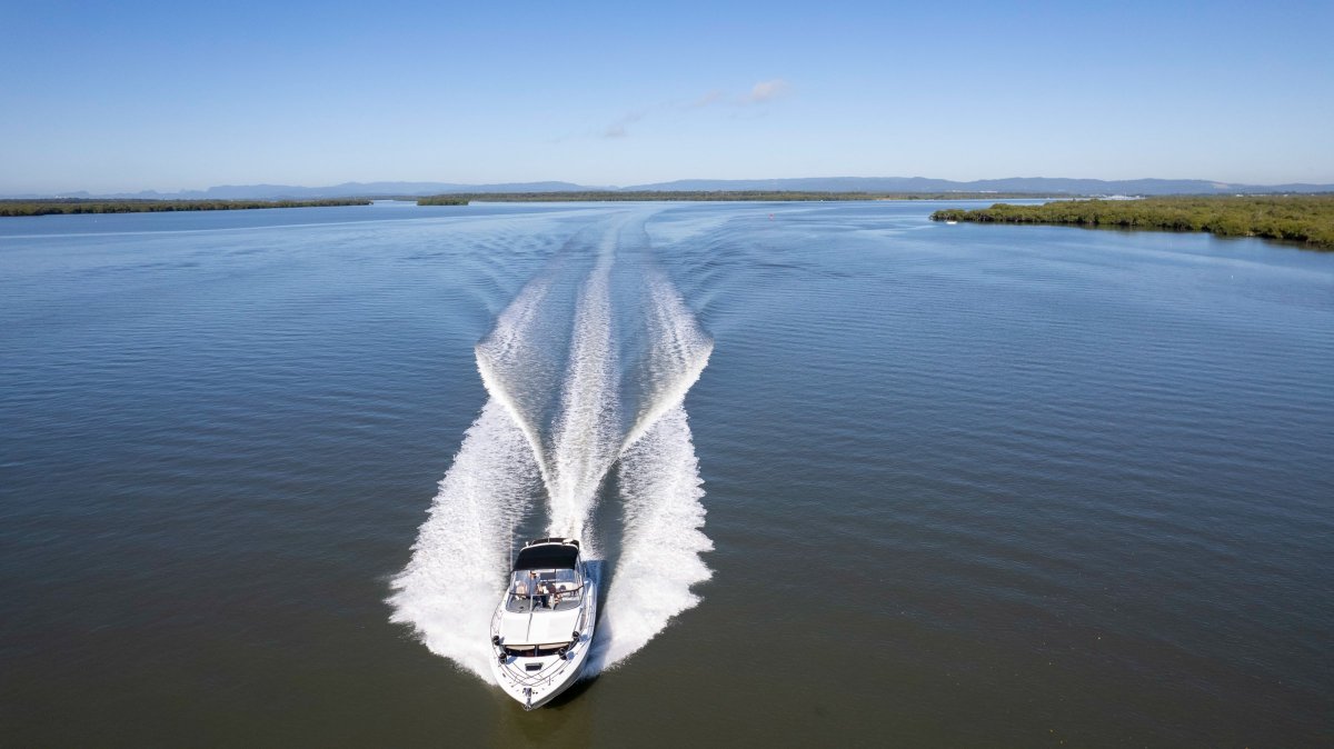 2009 Regal 3360 Window Express Boat For Sale 29