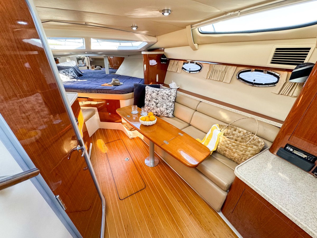2009 Regal 3360 Window Express Boat For Sale 3
