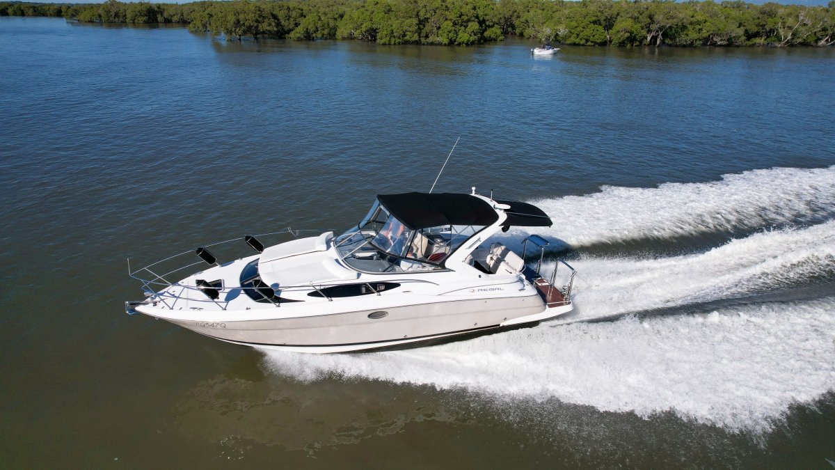 2009 Regal 3360 Window Express Boat For Sale 9