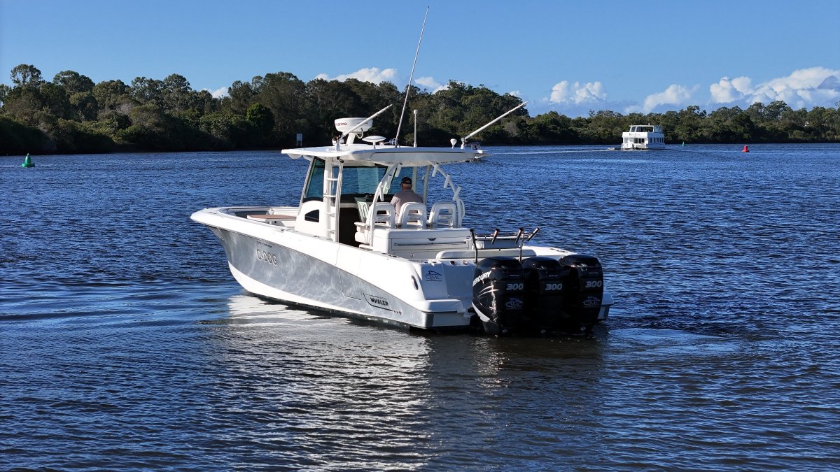 2013 Boston Whaler 370 Outrage Boats For Sale 19