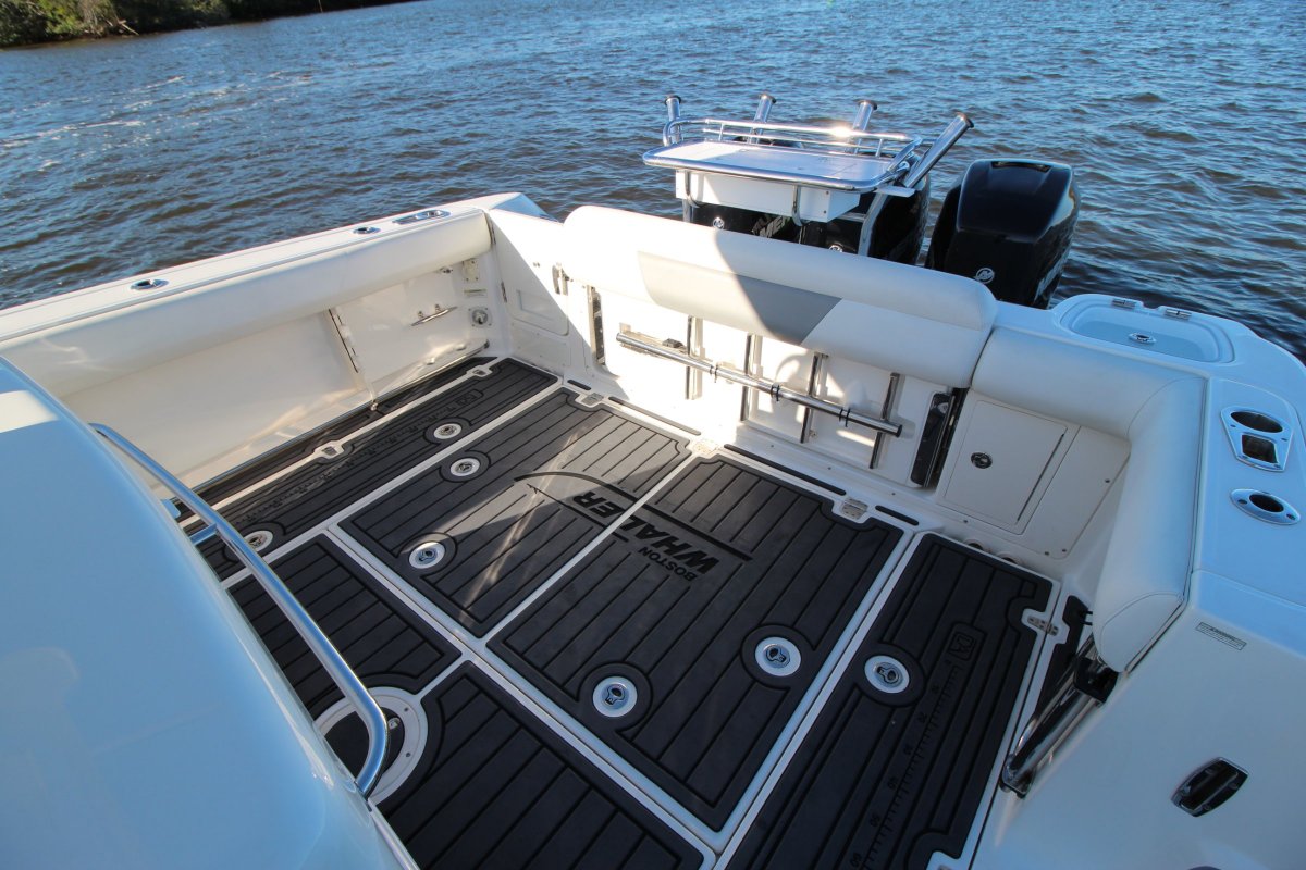2013 Boston Whaler 370 Outrage Boats For Sale 20