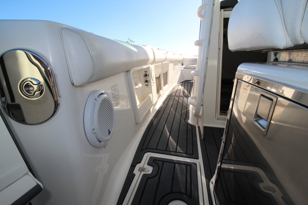 2013 Boston Whaler 370 Outrage Boats For Sale 22