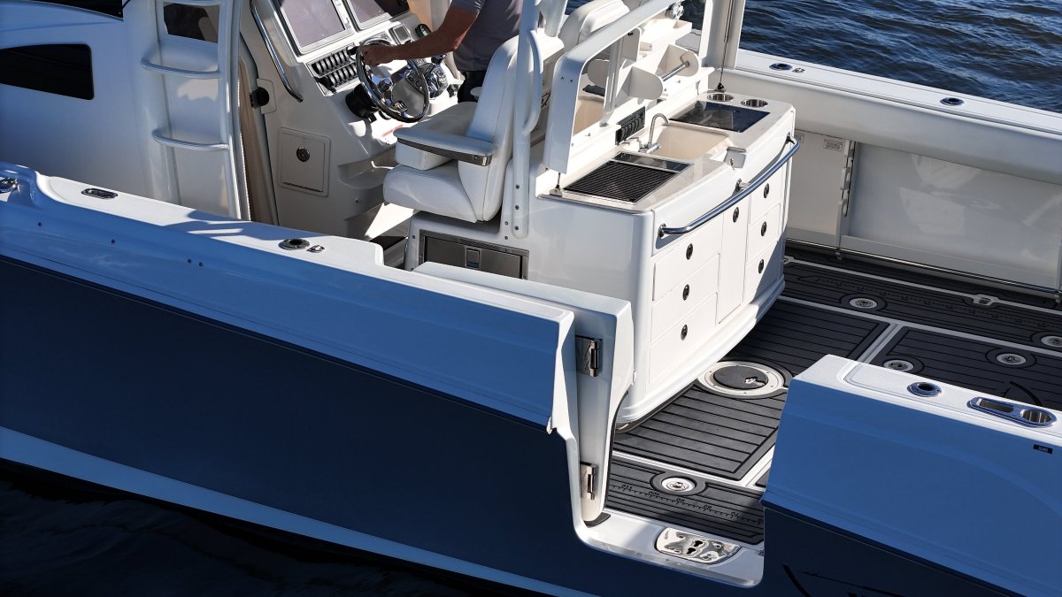2013 Boston Whaler 370 Outrage Boats For Sale 38