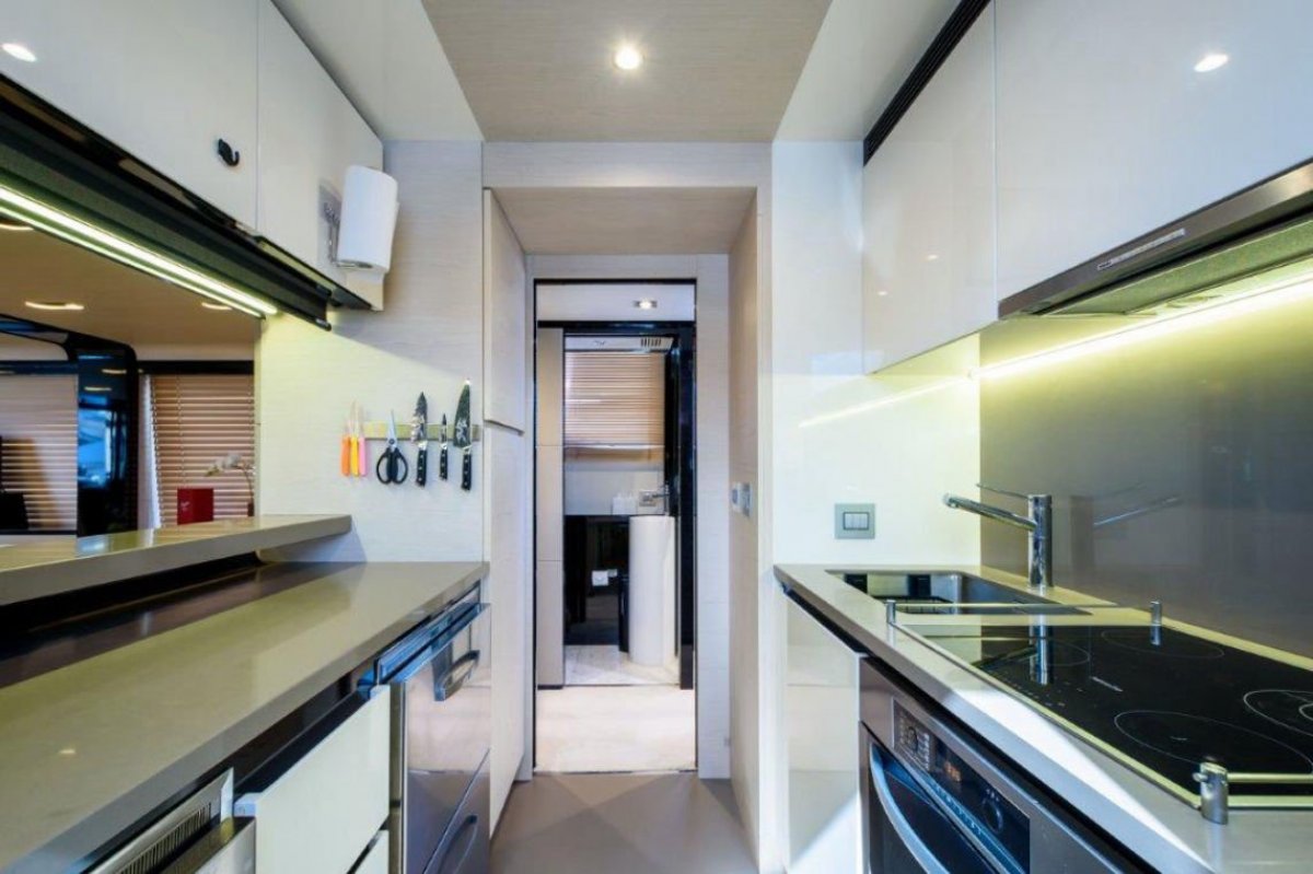 2016 Azimut 80 Flybridge Boats For Sale 11