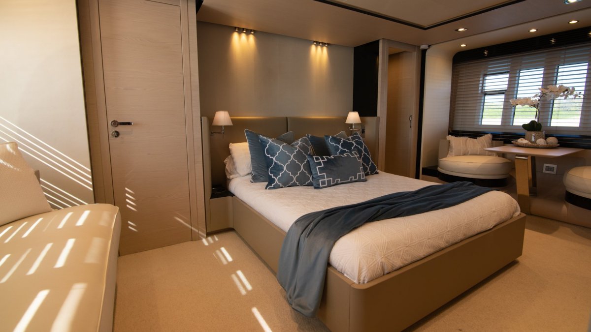 2016 Azimut 80 Flybridge Boats For Sale 13