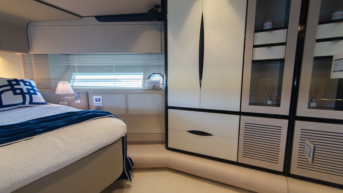 2016 Azimut 80 Flybridge Boats For Sale 18
