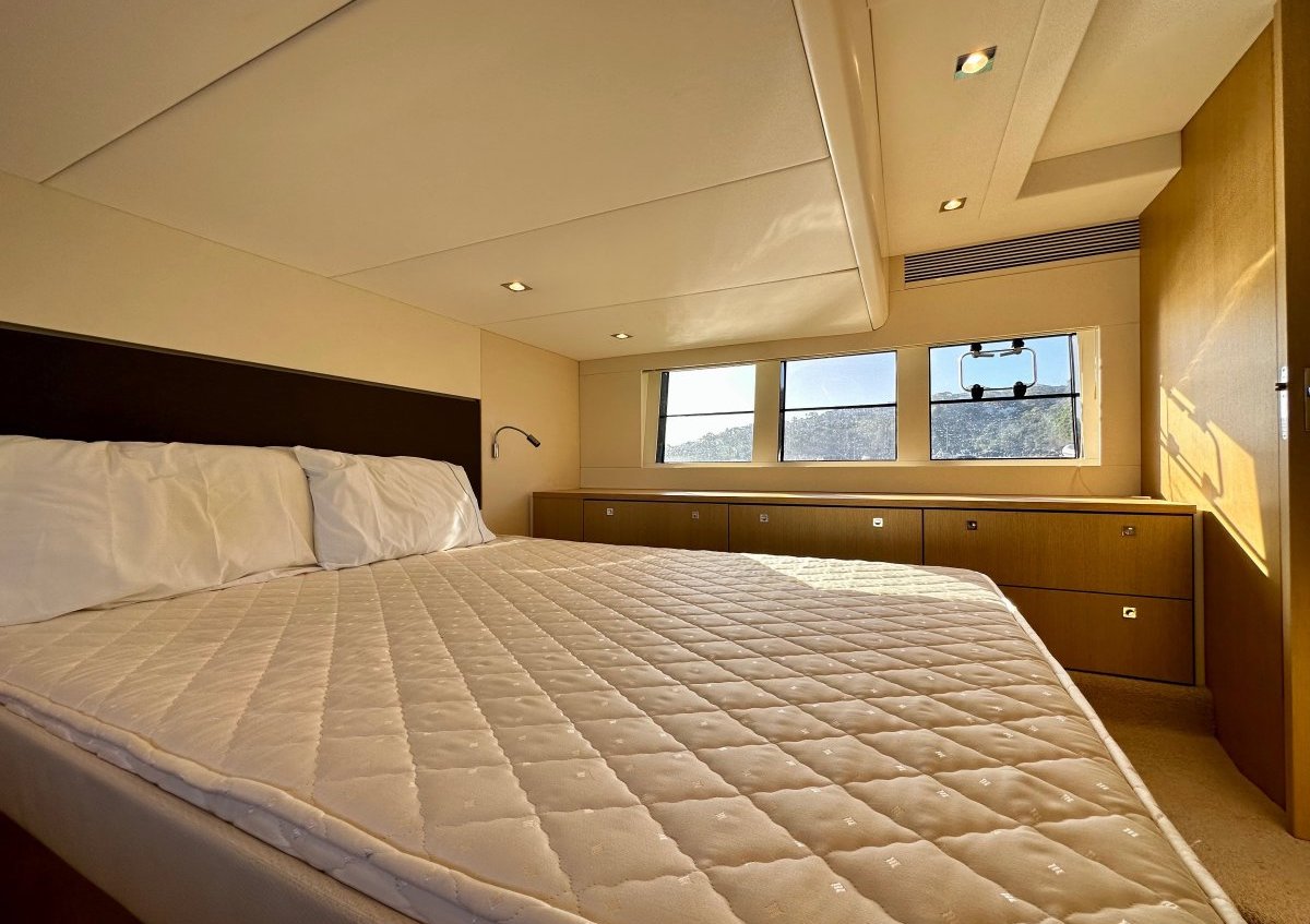 2015 Fairline Squadron 48 Boats For Sale 24