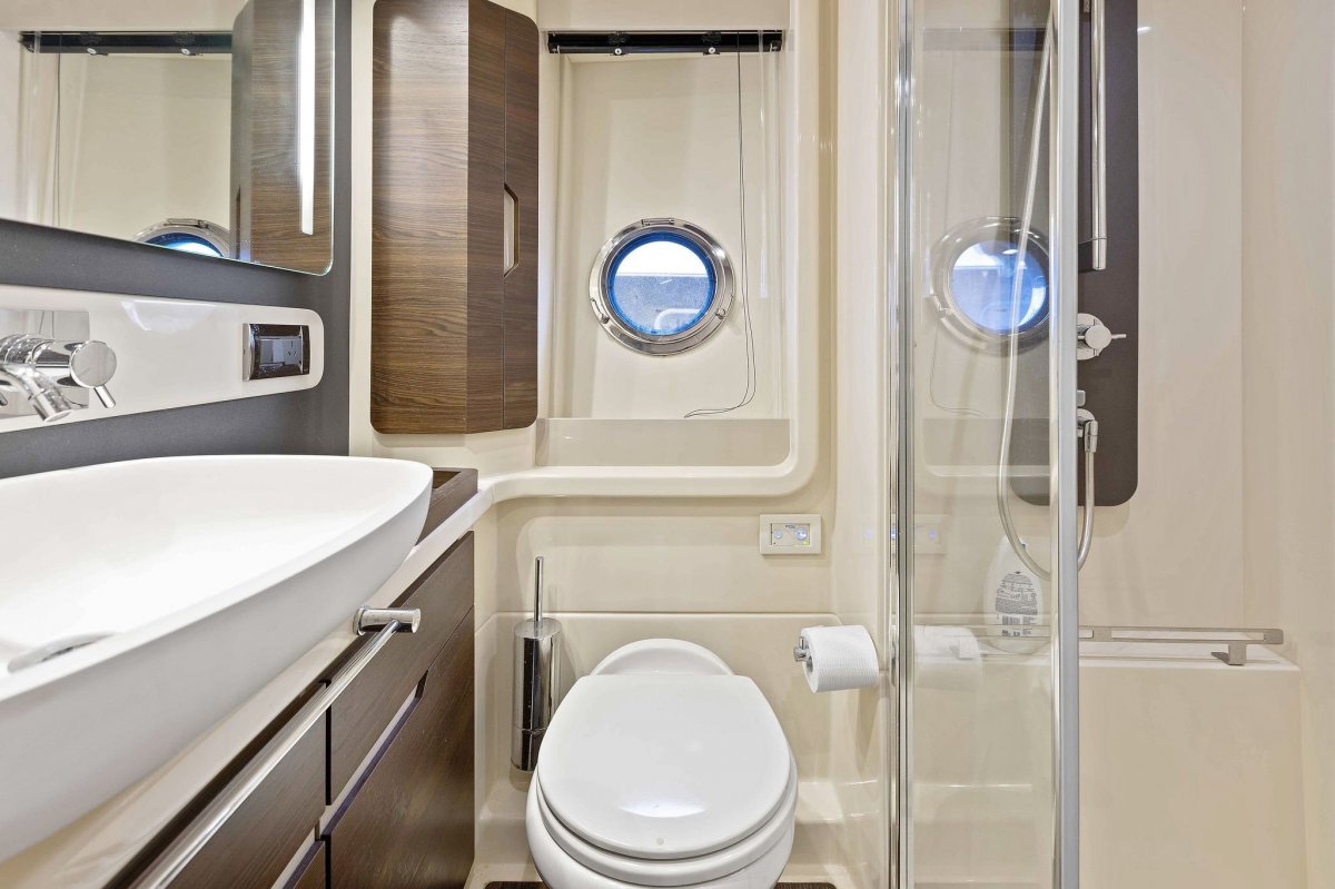 2016 Azimut 50 Flybridge Boats For Sale 21